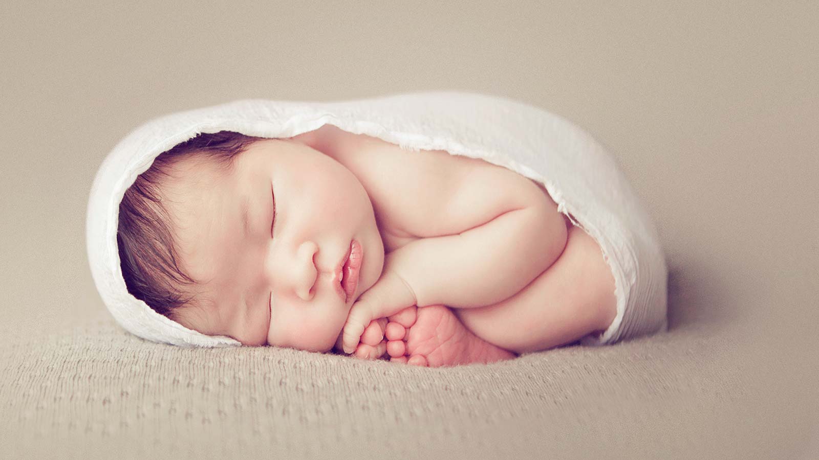 NewbornPosing-1600x900px_1