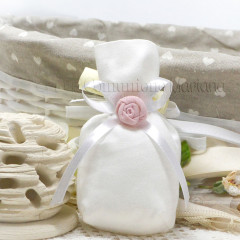 Sacchetto bianco in tessuto con fiocco bianco in raso e rosellina - Collezione Shabby - €6,00